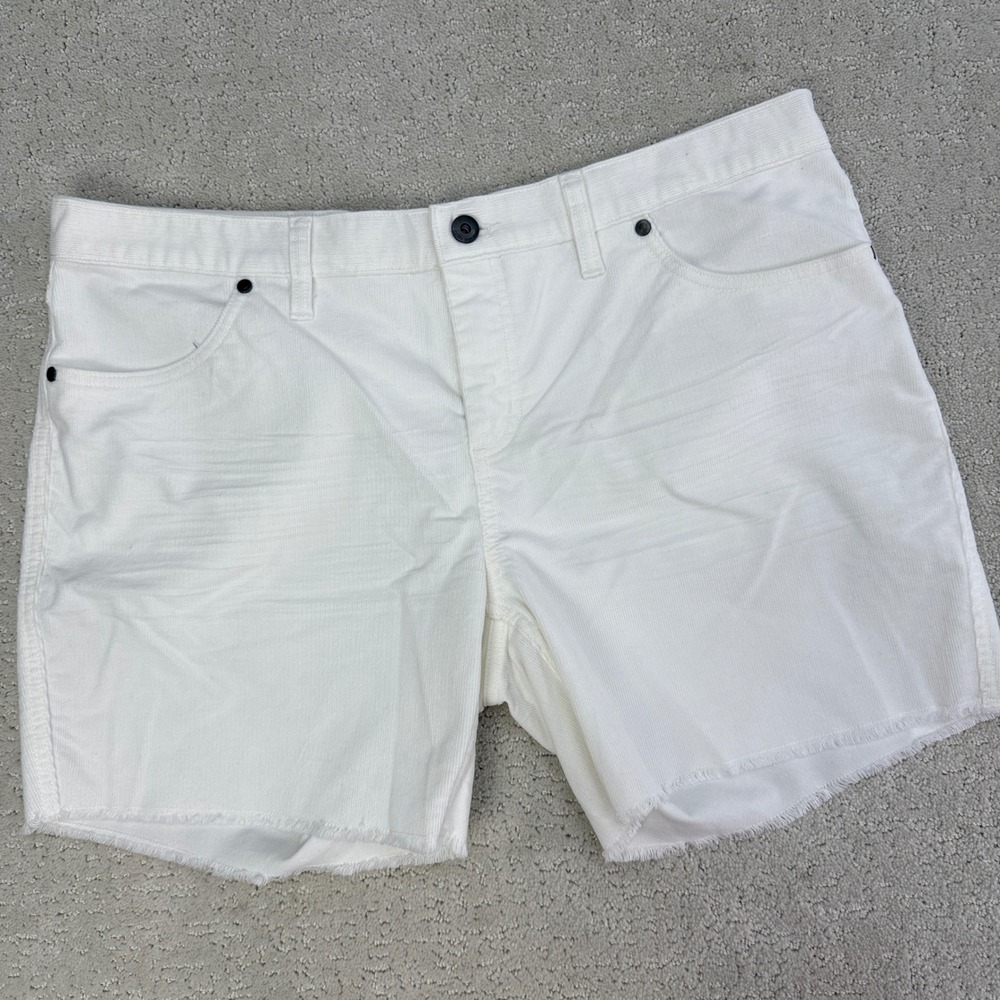 Carve Designs Oahu Shorts Womens 12 White Corduroy Raw Hem Stretch 11468 - Picture 2 of 13